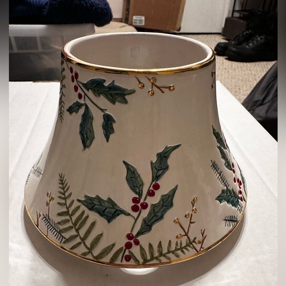 Yankee Candle Large Shade Porcelain Holly & Berries. - Picture 1 of 4